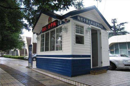 个性防腐木材质的治安岗亭特点